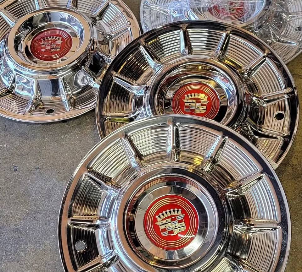 1957 Cadillac Hubcaps - Image 4